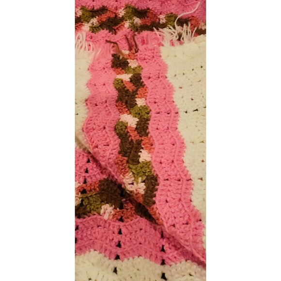 NEW Handmade Crochet Baby Blanket Legacy Pink White Camo - Picture 10 of 12